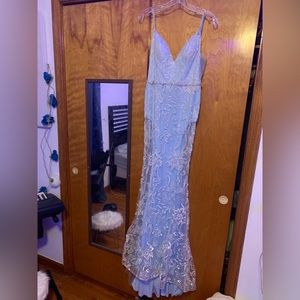 Uniquely made formal/bridal dress made by the company “Love Stella” in a size 4.